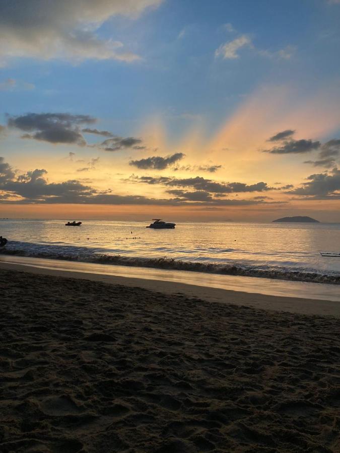 Suite Pe Na Areia- Espaco Independente Na Praia Do Curral Com Localizacao Privilegiada - Simplicidade E Comodidade Com O Por Do Sol Mais Lindo De Ilhabela - Melhor Custo Beneficio Para Ate 4 Pessoas , Na Av Jose Pacheco Do Nascimento Nº 7682 Exterior photo