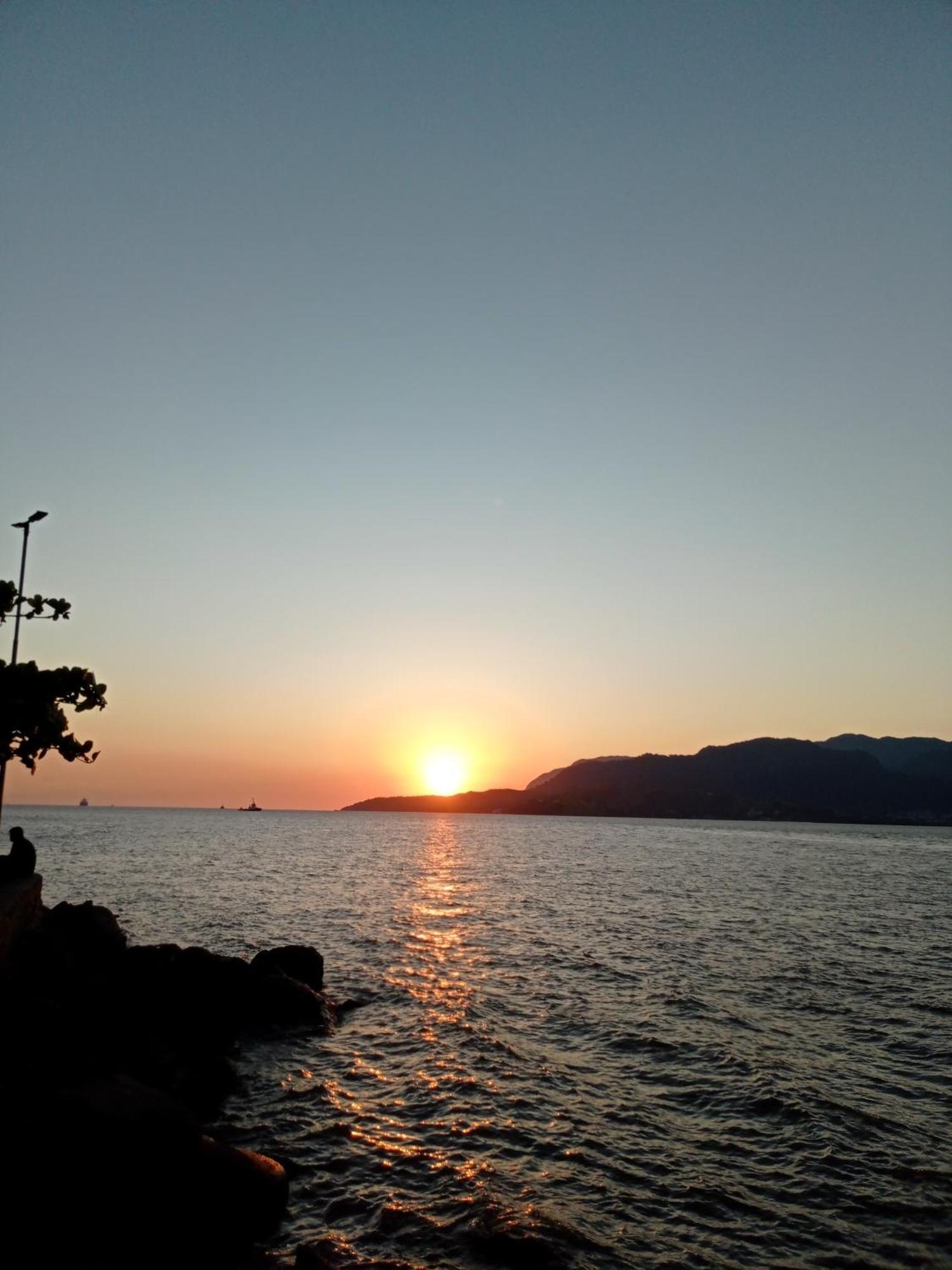 Suite Pe Na Areia- Espaco Independente Na Praia Do Curral Com Localizacao Privilegiada - Simplicidade E Comodidade Com O Por Do Sol Mais Lindo De Ilhabela - Melhor Custo Beneficio Para Ate 4 Pessoas , Na Av Jose Pacheco Do Nascimento Nº 7682 Exterior photo